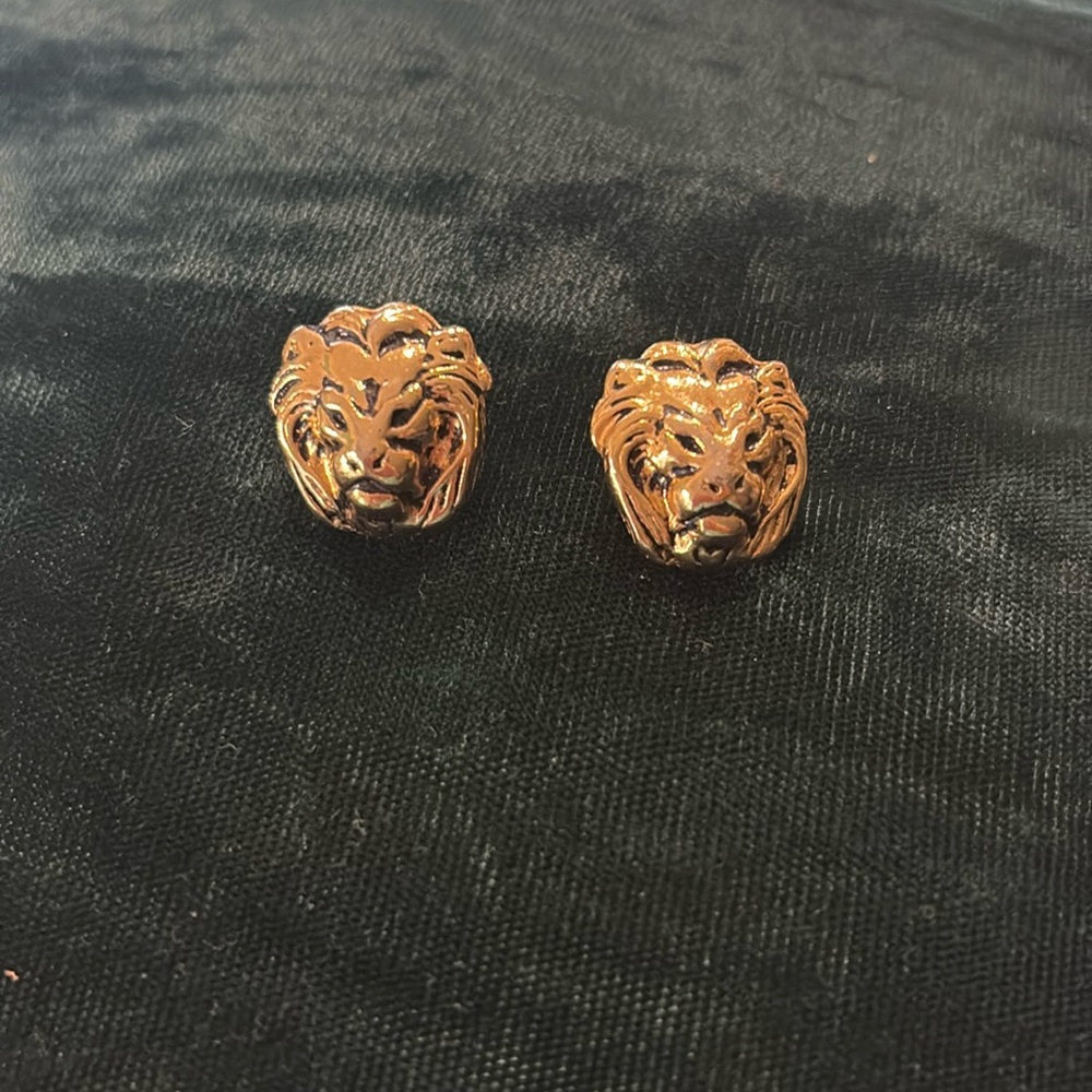 ❤️ VINTAGE Anne Klein Lion’s Head logo earrings.